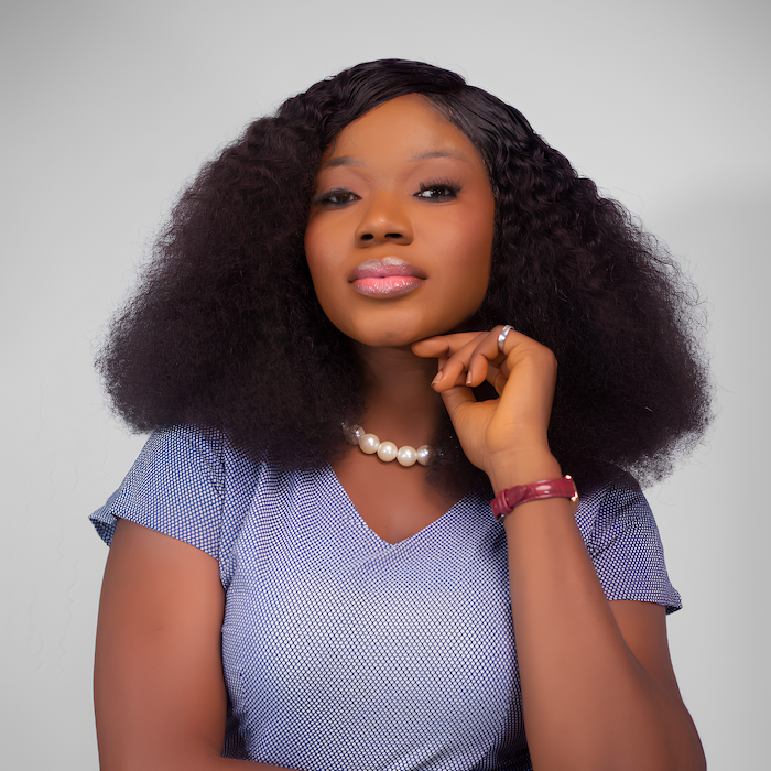 Portrait photo of a client giving her honest review of relationship coach Aneta Mildiani.