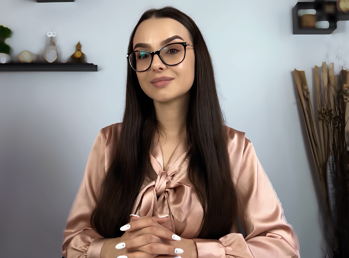 Aneta Mildiani's client testimonial, a portrait of a woman who found clarity in love.