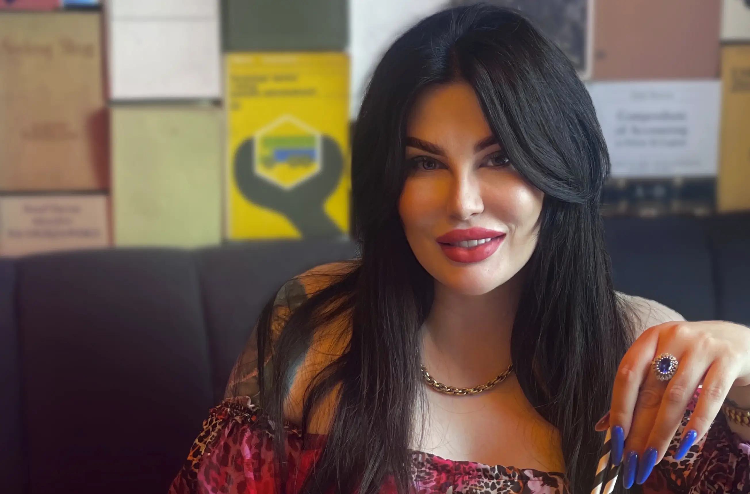 Photo of Aneta Mildiani wearing makeup and jewelry, representing the aspirational high-value aesthetic and personal transformation needed for becoming a successful relationship coach and business expert.