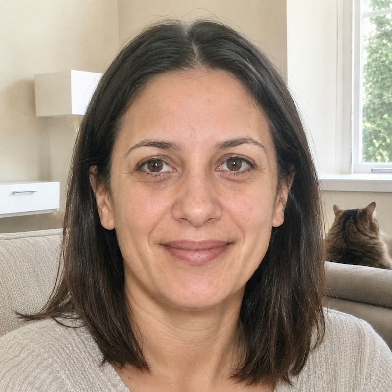 A radiant woman’s testimonial for Aneta Mildiani. Her smile is the visual evidence of a successful transformation in her relationship with the aid of the e-book.