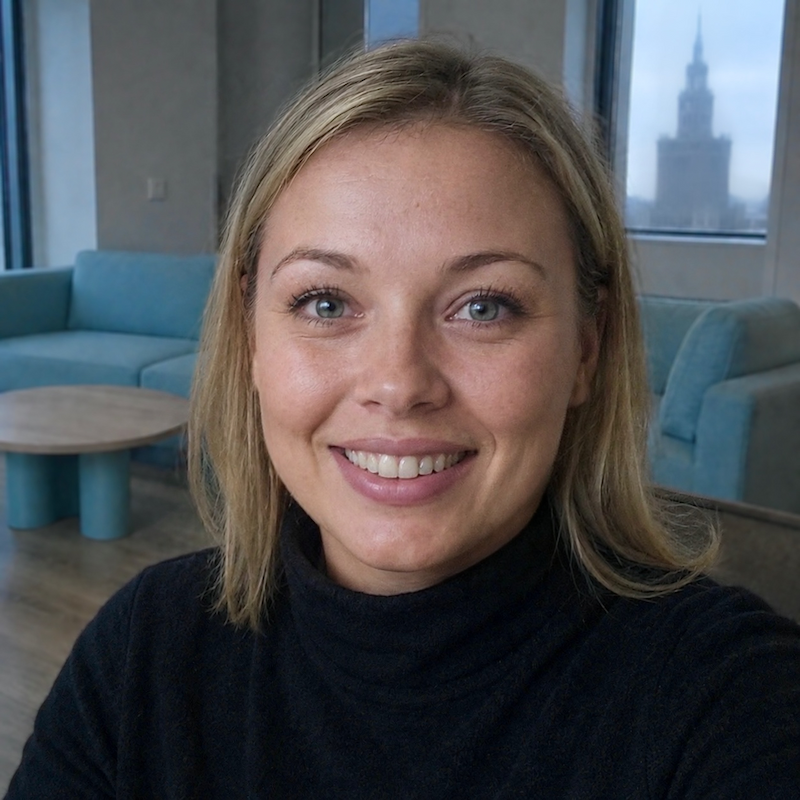 A radiant woman’s testimonial for Aneta Mildiani. Her smile is the visual evidence of a successful transformation in her relationship with the aid of the e-book.