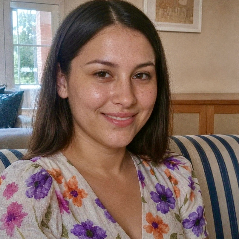 A radiant woman’s testimonial for Aneta Mildiani. Her smile is the visual evidence of a successful transformation in her relationship with the aid of the e-book.