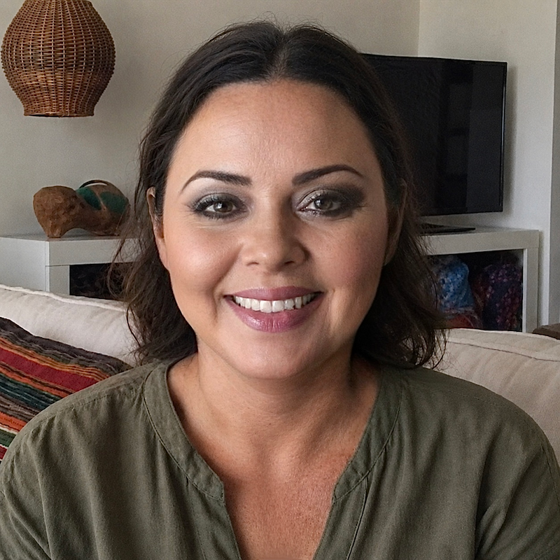 A radiant woman’s testimonial for Aneta Mildiani. Her smile is the visual evidence of a successful transformation in her relationship with the aid of the e-book.