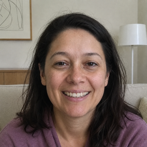 A radiant woman’s testimonial for Aneta Mildiani. Her smile is the visual evidence of a successful transformation in her relationship with the aid of the e-book.