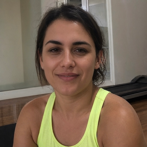 A radiant woman’s testimonial for Aneta Mildiani. Her smile is the visual evidence of a successful transformation in her relationship with the aid of the e-book.