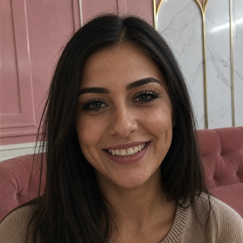 A radiant woman’s testimonial for Aneta Mildiani. Her smile is the visual evidence of a successful transformation in her relationship with the aid of the e-book.