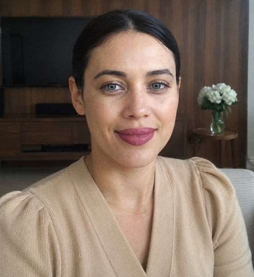 A radiant woman’s testimonial for Aneta Mildiani. Her smile is the visual evidence of a successful transformation in her relationship with the aid of the e-book.