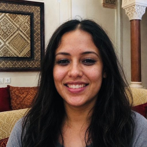 A radiant woman’s testimonial for Aneta Mildiani. Her smile is the visual evidence of a successful transformation in her relationship with the aid of the e-book.