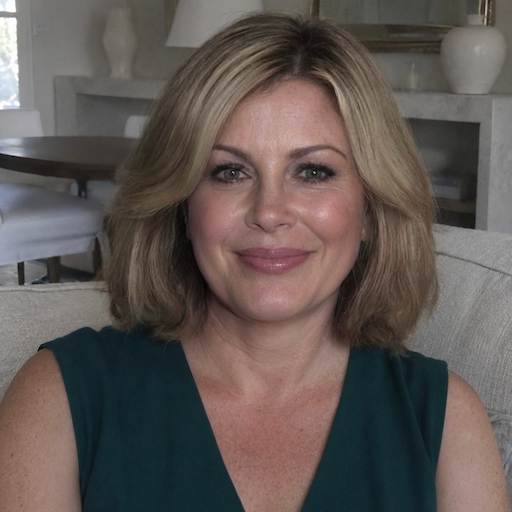 A radiant woman’s testimonial for Aneta Mildiani. Her smile is the visual evidence of a successful transformation in her relationship with the aid of the e-book.
