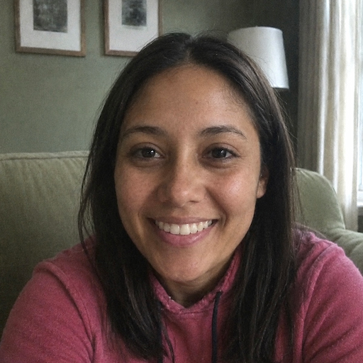 A radiant woman’s testimonial for Aneta Mildiani. Her smile is the visual evidence of a successful transformation in her relationship with the aid of the e-book.
